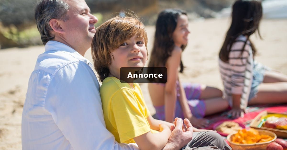 Forældrenes frirum på ferien: Digital afslapning mens børnene leger